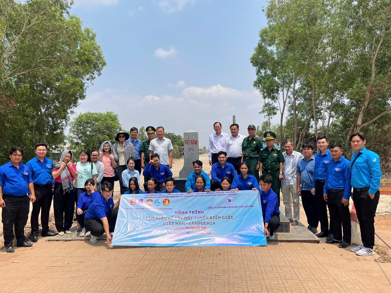TUỔI TRẺ PHÚ HÒA TÂN PHỐI HỢP THAM GIA HÀNH TRÌNH GIÁO DỤC TRUYỀN THỐNG   CHĂM LO AN SINH XÃ HỘI TẠI TUYẾN BIÊN GIỚI XÃ PHƯỚC CHỈ  TỈNH TÂY NINH