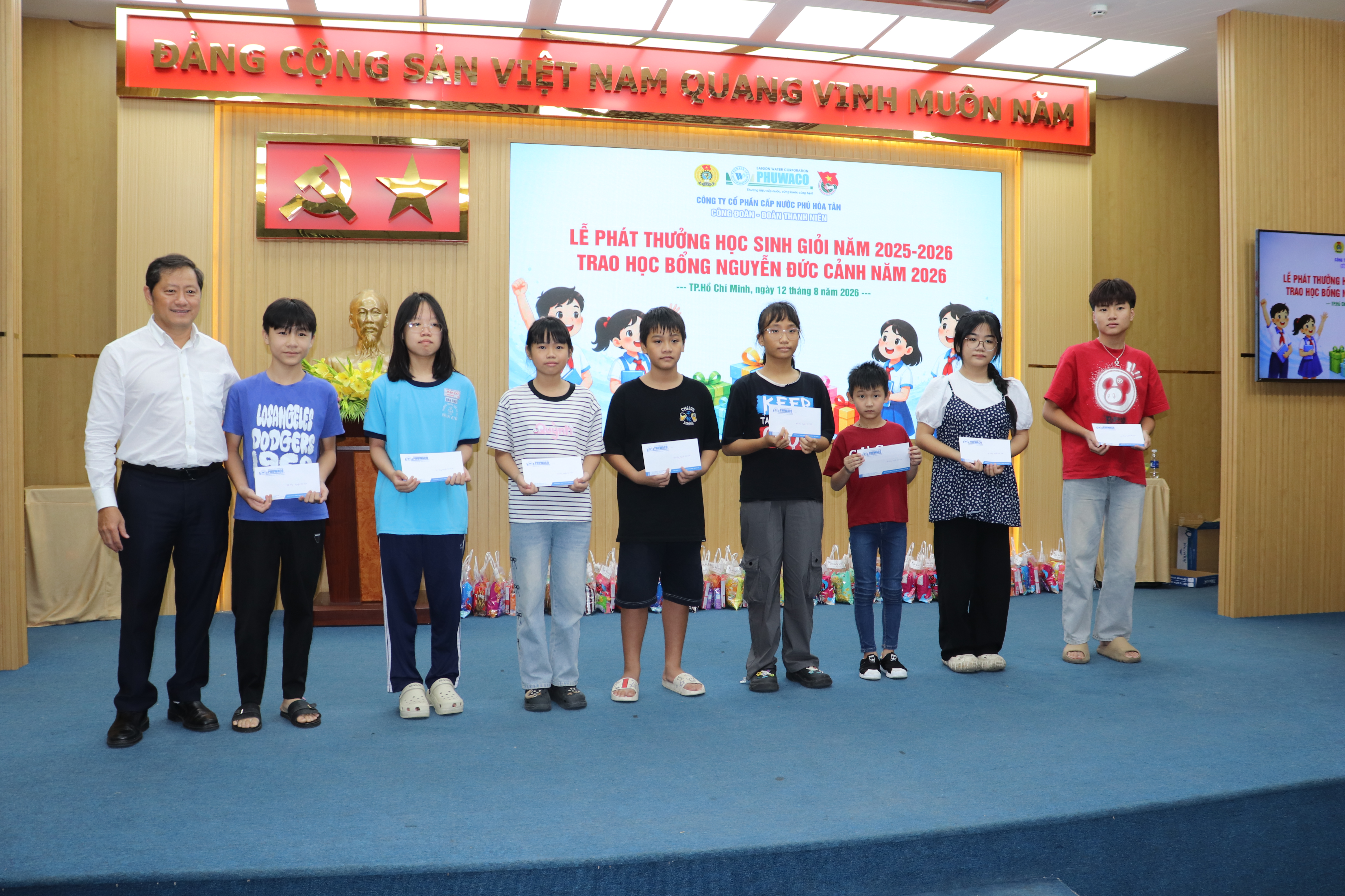 CÔNG TY CỔ PHẦN CẤP NƯỚC PHÚ HÒA TÂN TỔ CHỨC LỄ TUYÊN DƯƠNG  KHEN THƯỞNG HỌC SINH GIỎI NĂM HỌC 2025   2026 VÀ TRAO HỌC BỔNG NGUYỄN ĐỨC CẢNH NĂM 2026